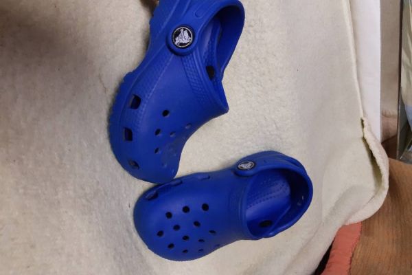 Sehr gut erhaltene Crocs C8