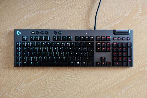 Logitech G815