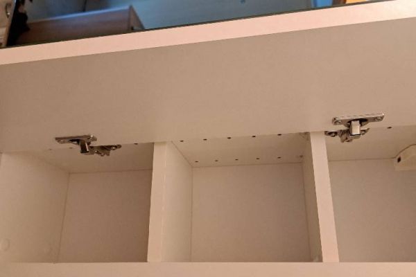 Massiver Spiegelschrank 3 Türen und LED Beleuchtung, Badmöbel