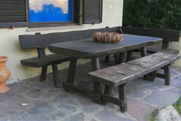 Sehr große massive Eckbank aus Holz