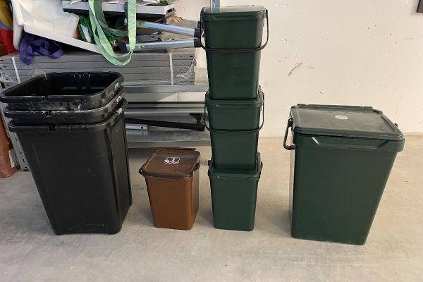 Mehrere Artplast Müllbehälter NEU