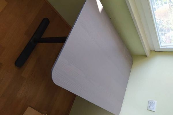 Schreibtisch IKEA BEKANT