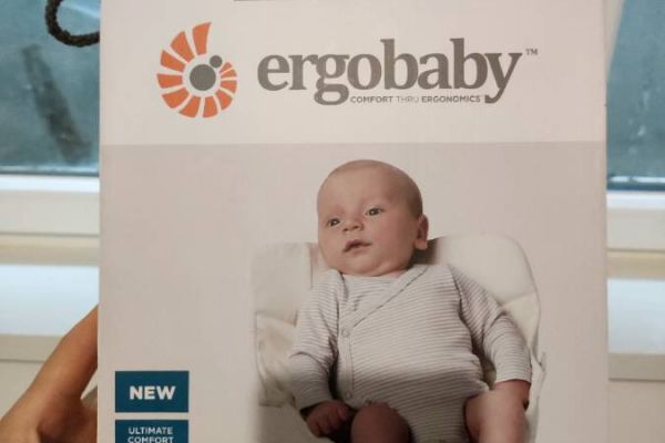 Ergobaby 360 Babytrage inkl. Neugeborenen Einsatz