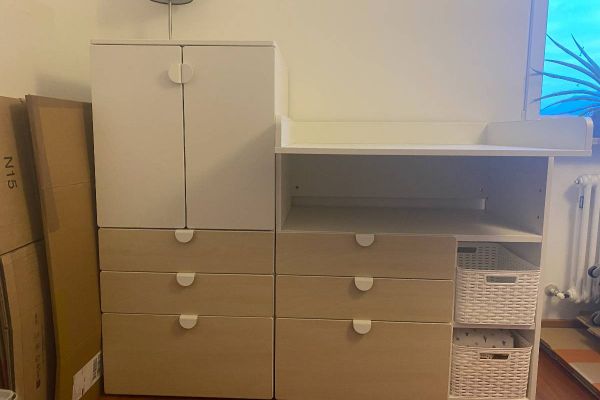 Verkaufe Wickeltisch und Kinderschrank