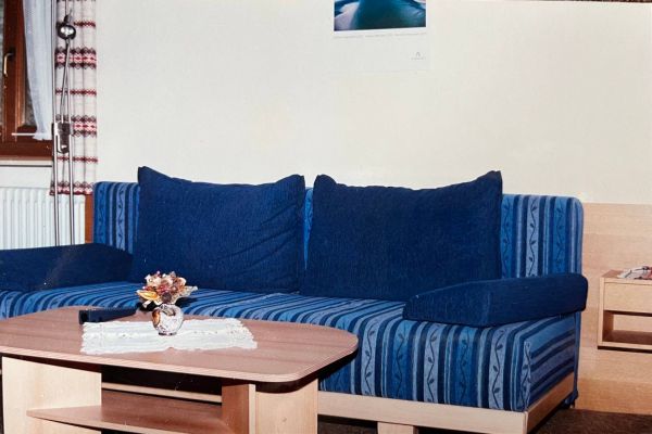 Couch und Couchtisch zu verkaufen