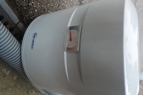 Elektrischer Warmwasserboiler