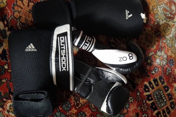 Box Handschuhe und Schützer