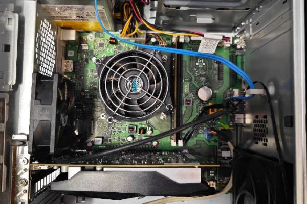 Fujitsu Esprimo i5-7400 / Nvidia GTX 1050 / 8gb DDR4 / 500gb Nvme SSD