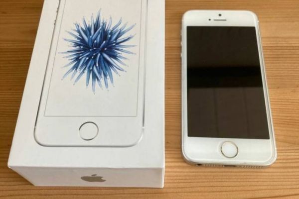 Apple iPhone SE