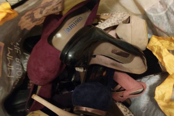 Verschiedene Schuhe zu vergeben