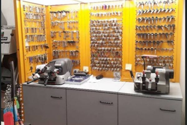 Gut eingeführte Handwerkstätigkeit in Zentrum von Bozen abzugeben