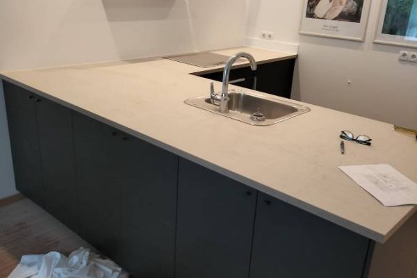 Moderne Küchenzeile ca. 2,50x2,50 m inkl. hochwertiger Küchengeräte