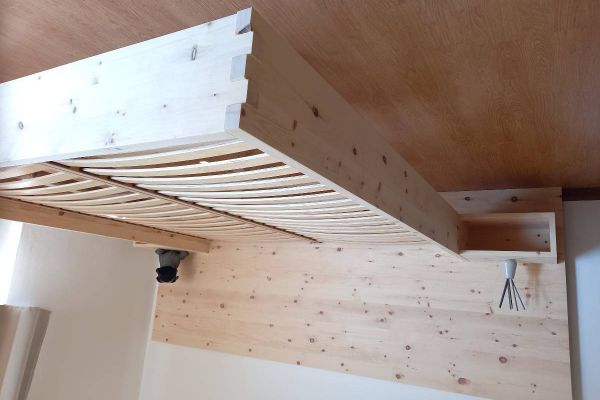 Doppelbett aus Zirbenholz