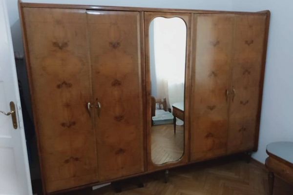 Kleiderschrank