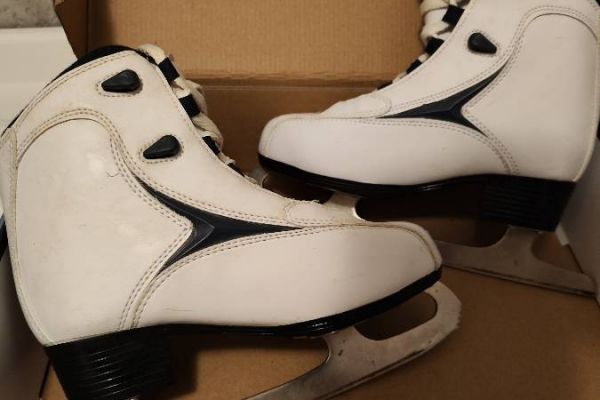 Schlittschuhe Roces pattini da ghiaccio