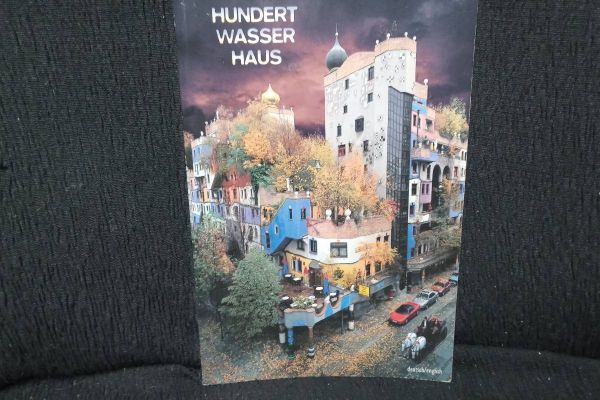 Buch-Hundert Wasser Haus - Wien