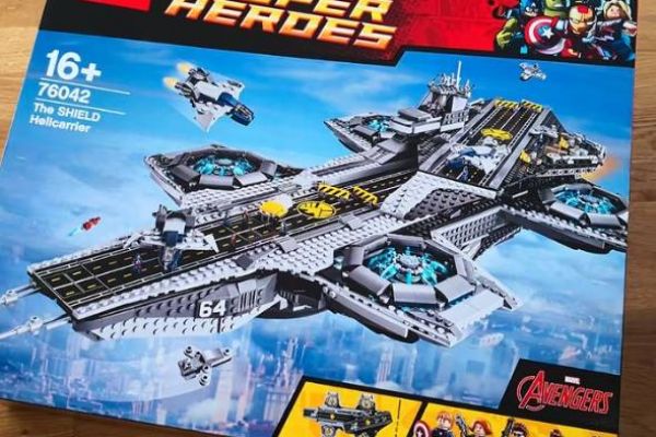 Lego 76042 The SHIELD Helicarrier