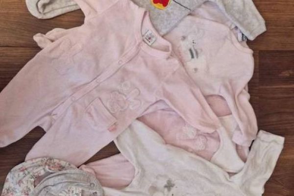 Babykleidung zu verkaufen