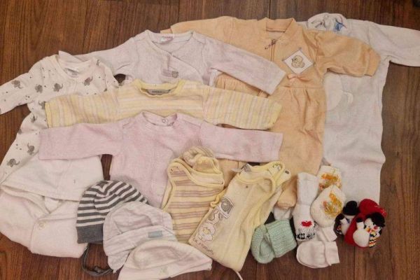 Babykleidung zu verkaufen
