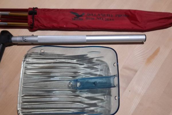 Salewa Lawinensonde und Schaufel