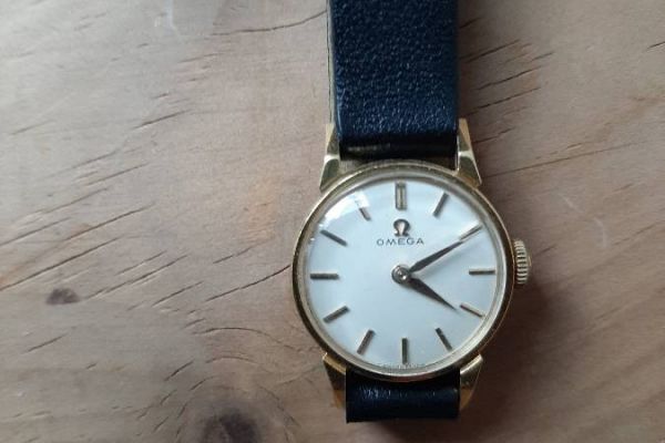 Omega Damenuhr 18k Gold