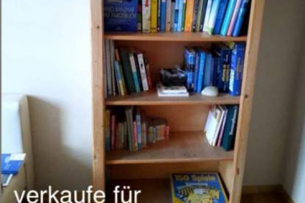 Bücherregal