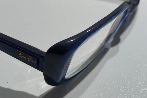 Ray Ban modisch Brillenfassung blau inkl. Etui zu verkaufen.
