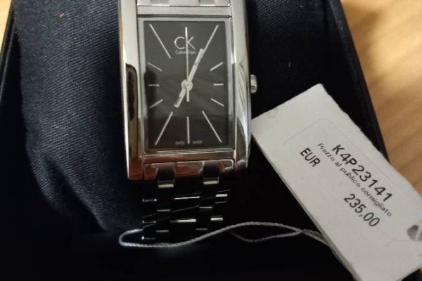 Neu, schöne elegante Männeruhr aus Stahl Calvin Klein