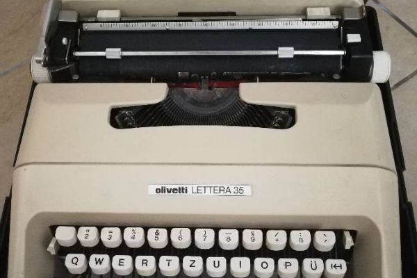 Schreibmaschine Olivetti Lettera 35