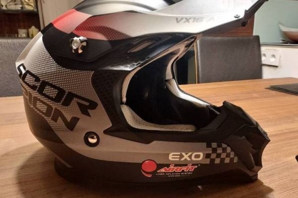 Motohelm Scorpion VX16 AIR mit Helm