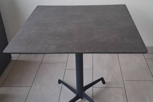 Neuer HPL Tisch 75 x 75 cm, klappbar, anthrazit