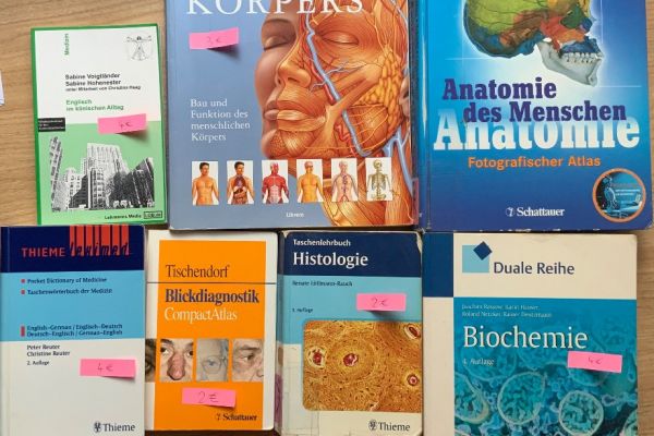 Verkaufe verschiedene Medizinbücher