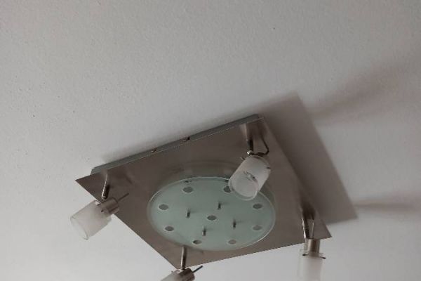 neue Lampe wegen Umzug in Brixen zu verkaufen