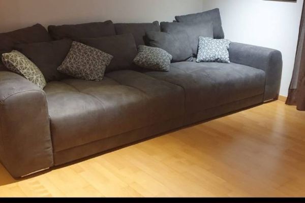 NEUWERTIGES SOFA