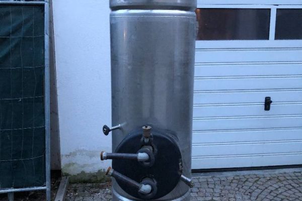 Warmwasserboiler mit zwei Wärmetauscher