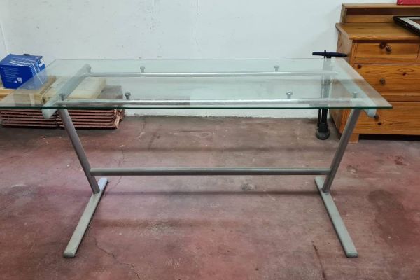 Couchtisch, aus Metal und Glas Glas 70x 150 und Metal 73 hoch