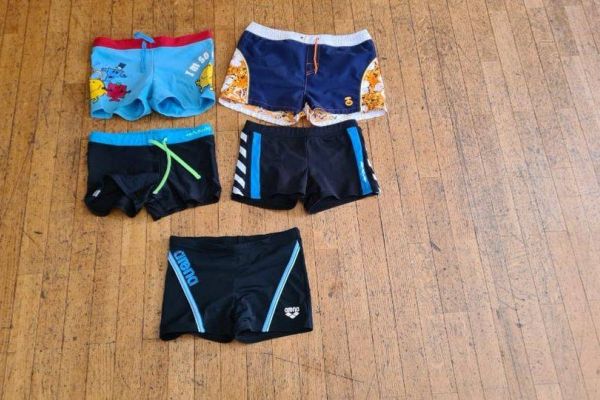 Schwimmhose marke, älter  bitte unten schauen alle zusammen 2