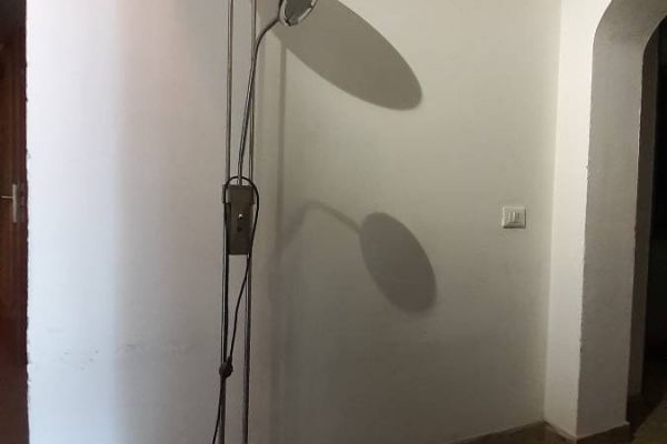 Gut erhaltene Stehlampe