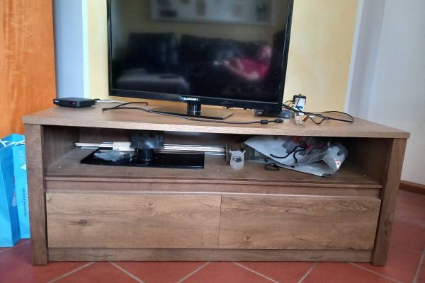neue JYSK Mobile TV / TV Möbel (130x53x53)