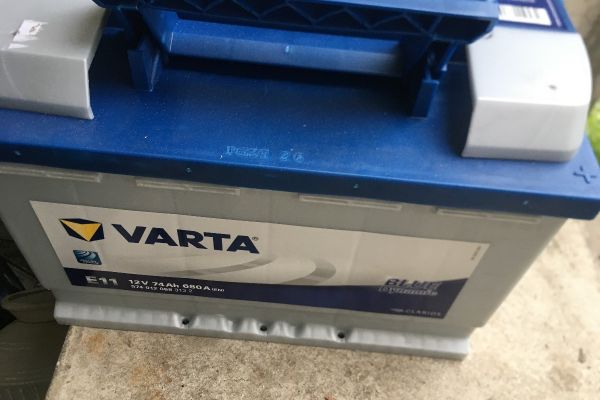 Auto Batterie Varta 74AH zuverkaufen
