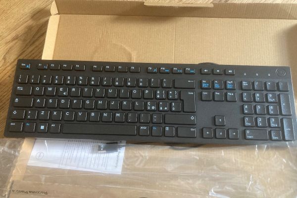 Neue PC Tastatur (2 x)  und Maus (USB)