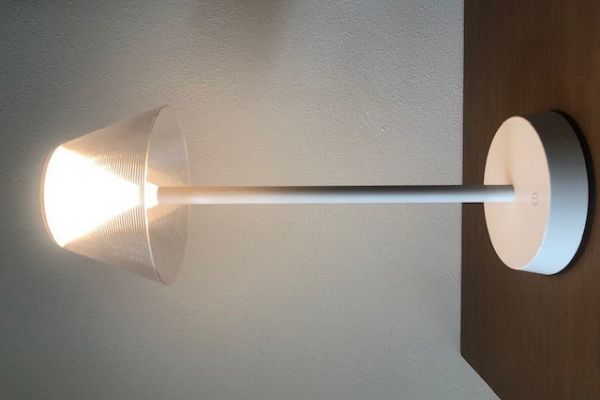 Aufladbare Tischlampe weiss