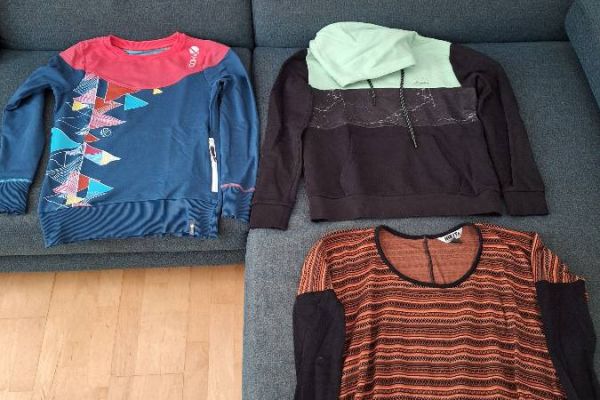 Verschiedene Markenpullover