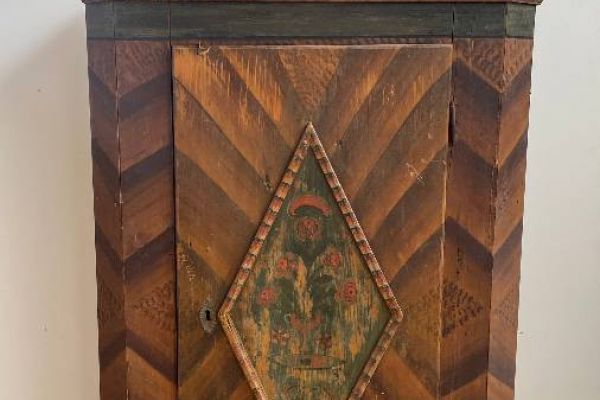Antiker bemalter Schrank aus Fichte