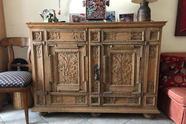 Edler Eichenschrank