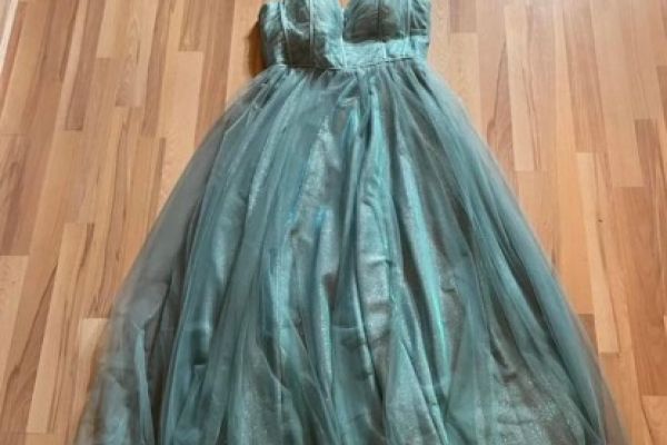 Abendkleid ungetragen