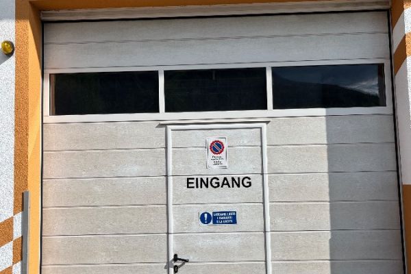 Garagentor elektrisch mit eingebauter Tür