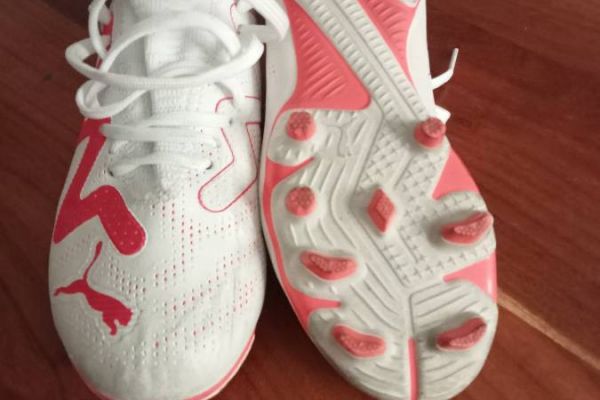 PUMA Fussballschuhe Mädchen Größe 30