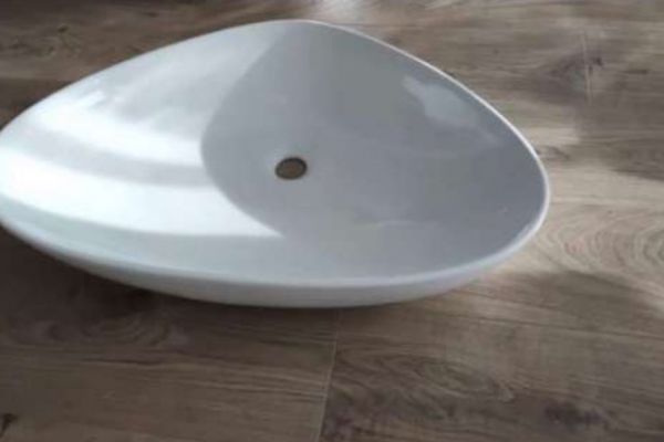 Ovales weißes Waschbecken NEU