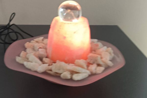 Mini Rosenquarz Brunnen mit drehbaren Kugel- Blumen Kugelteller